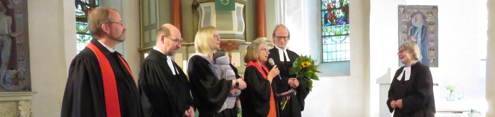 Pfarrer begrüßen Rebecka Schönfelder